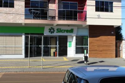 Sicredi reinaugura agÃªncia em Cantagalo apÃ³s reforma e ampliaÃ§Ã£o